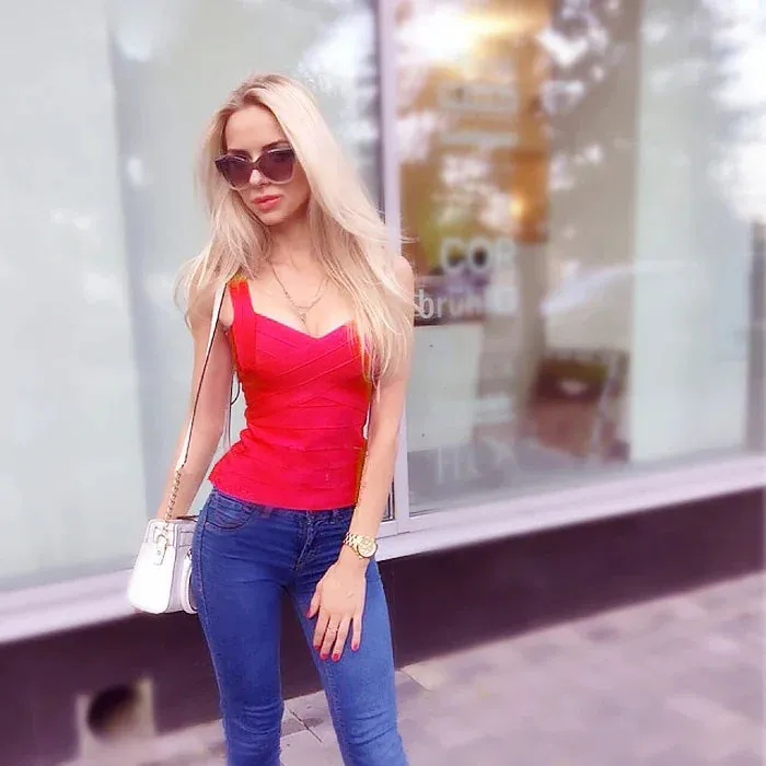 2024 Red Criss Cross Bandage Tank Top for Office Ladies