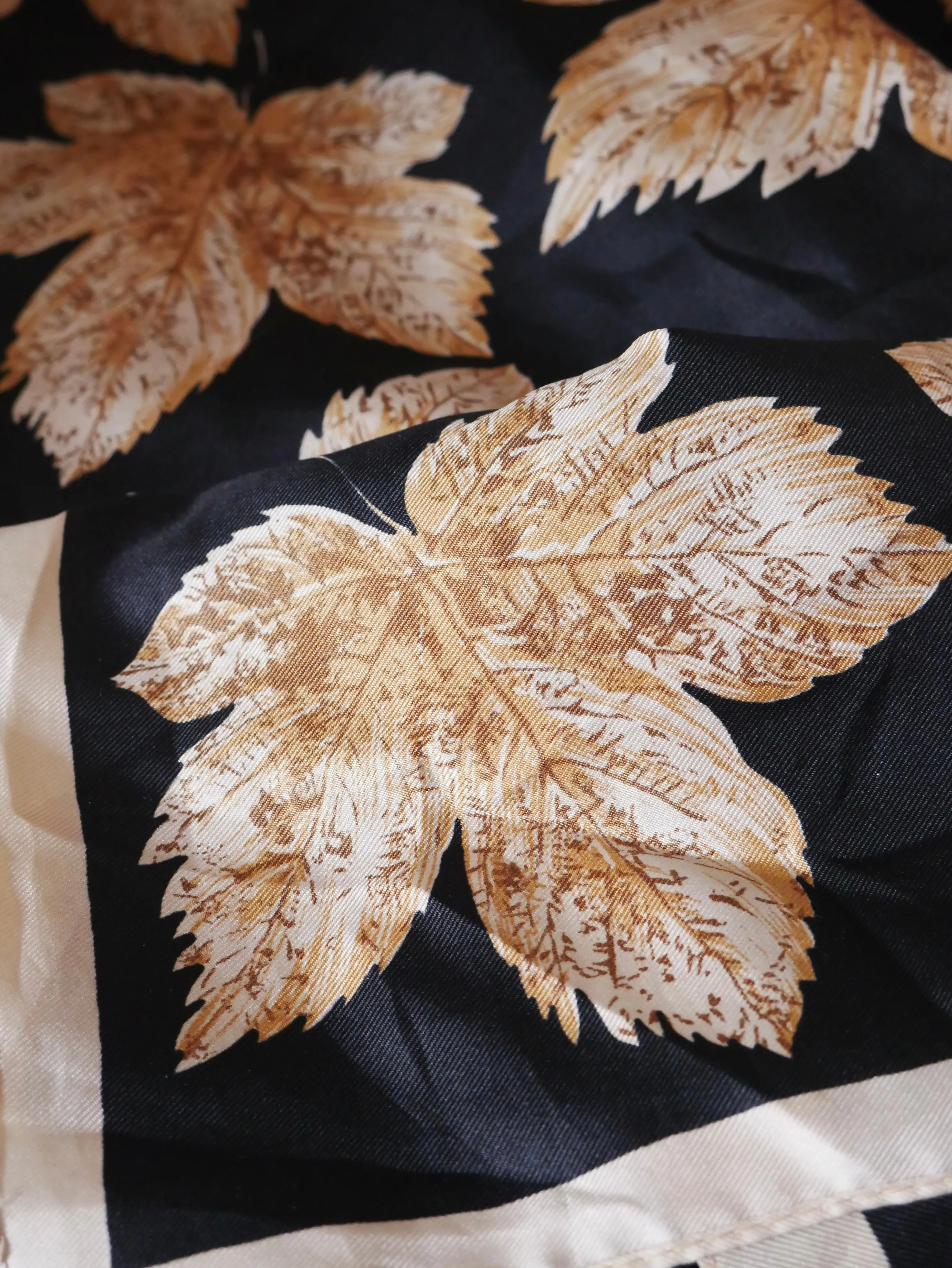 Autumn Leaves True Vintage Scarf🍁