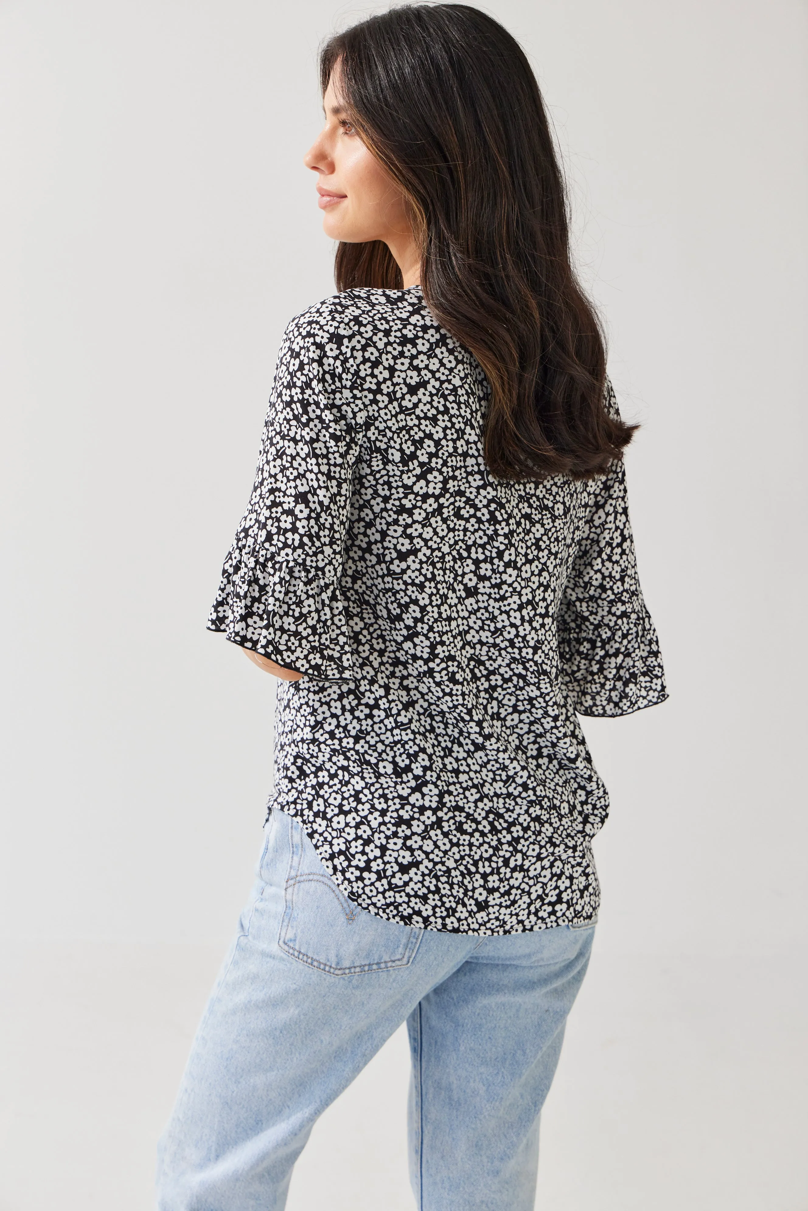 Narelle Top | Black Daisy