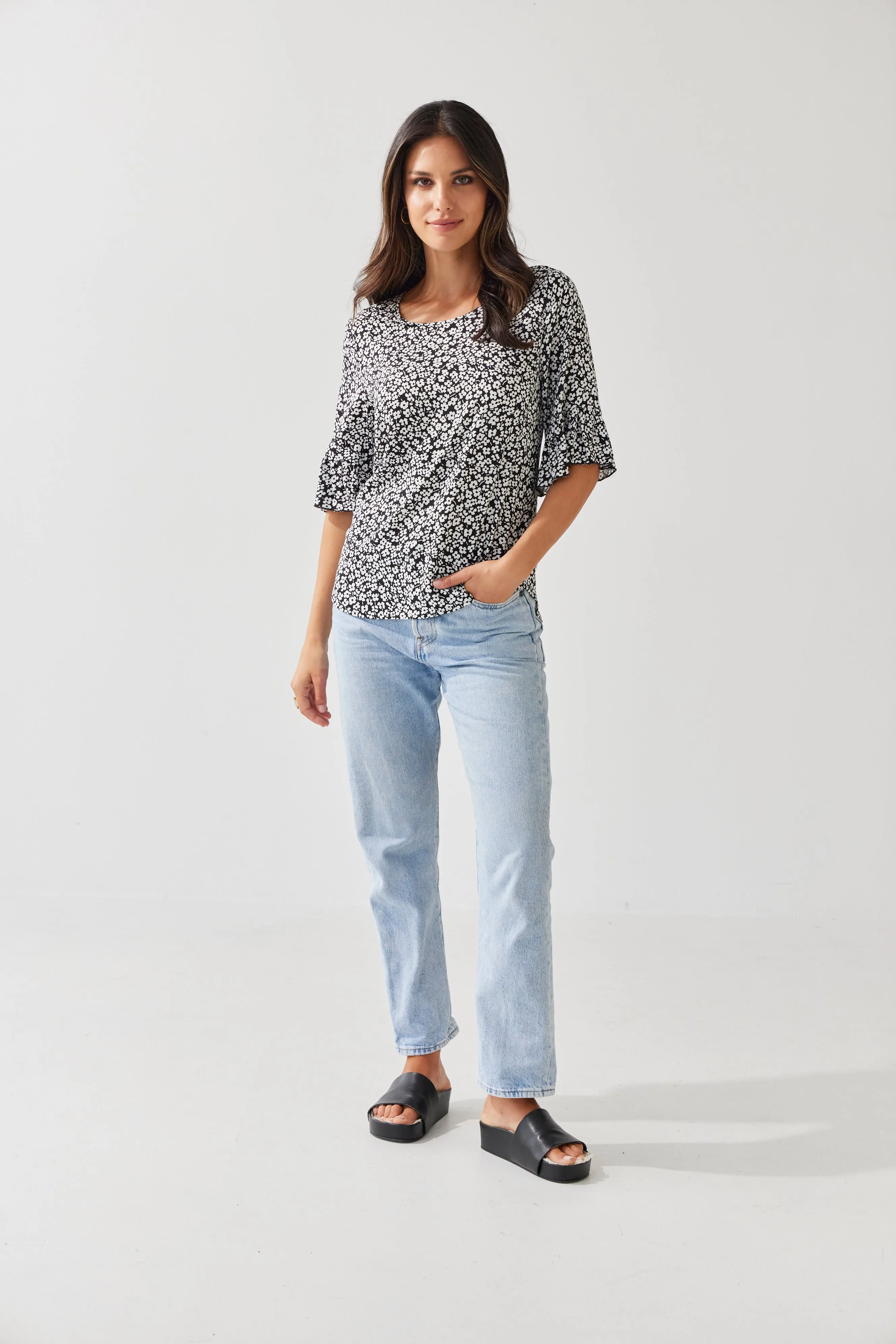 Narelle Top | Black Daisy