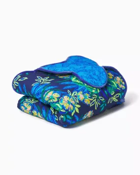 Reversible Cotton Throw With Scallop Trim Reversible Cotton Throw With Scallop Trim