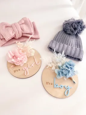 She’s here / He’s here Posy Plaque She’s here / He’s here Posy Plaque